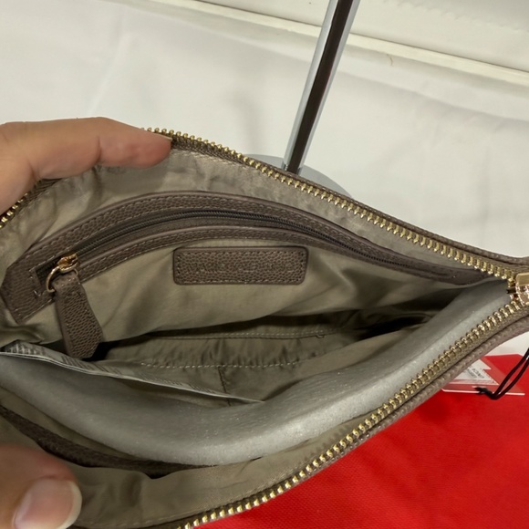 NWT Valentino by Mario small crossbody/Wristlet - Picture 3 of 4